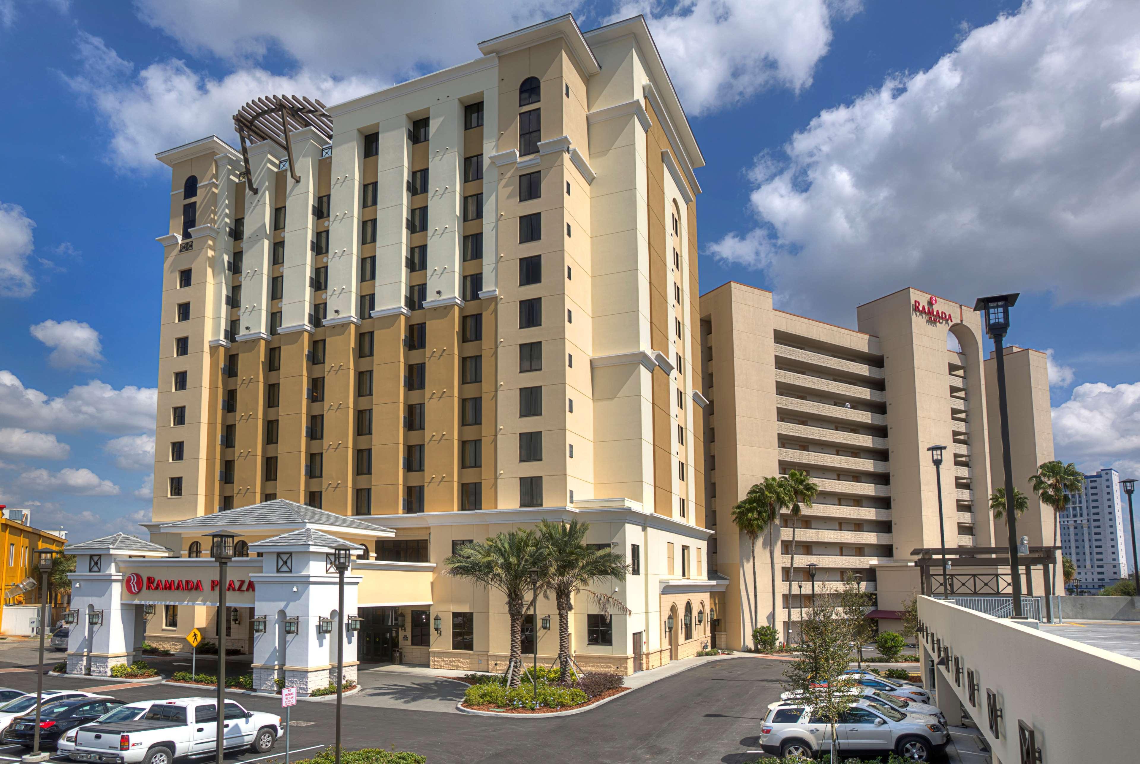 Ramada Plaza By Wyndham Orlando Resort & Suites Intl Drive Exterior photo