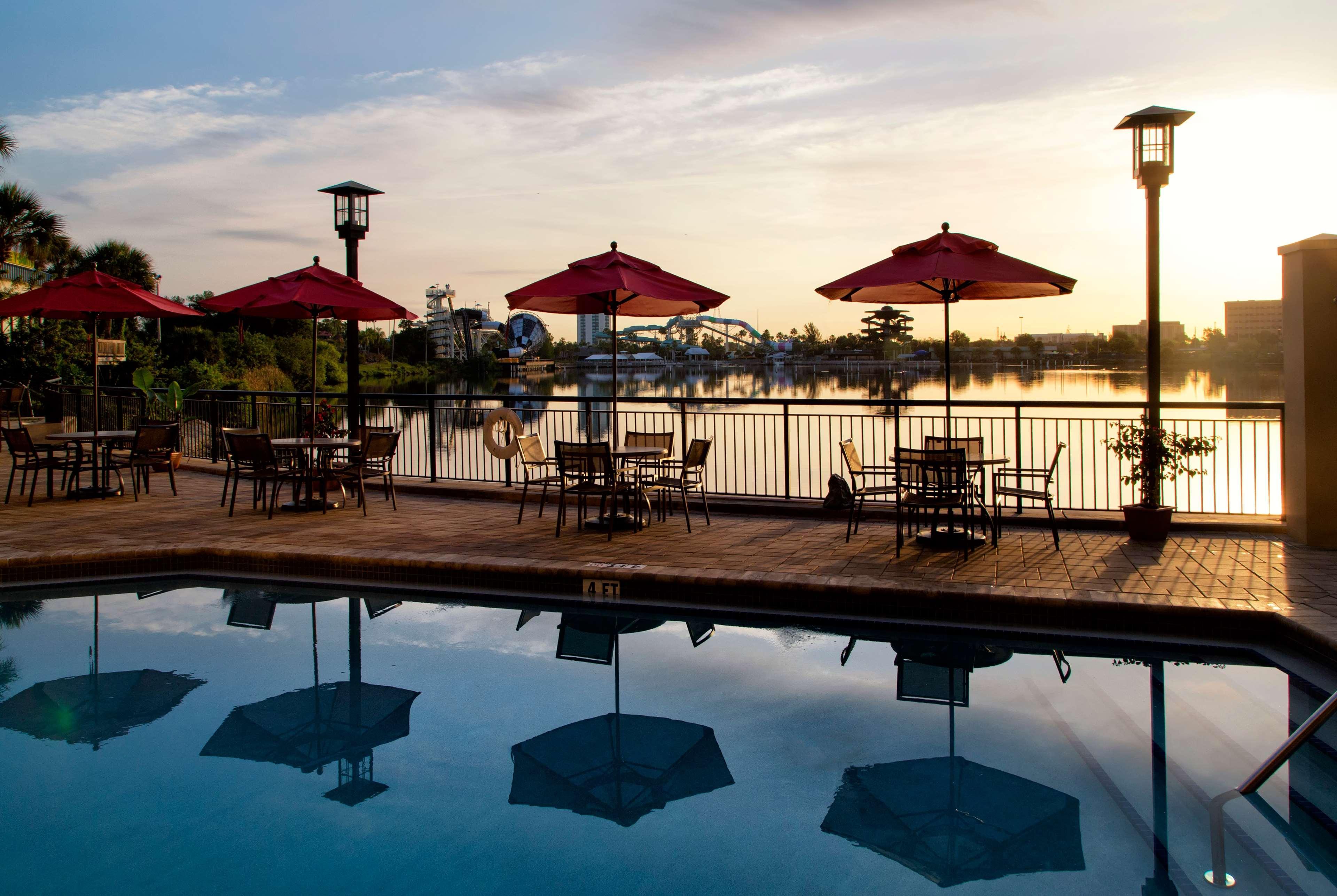 Ramada Plaza By Wyndham Orlando Resort & Suites Intl Drive Exterior photo