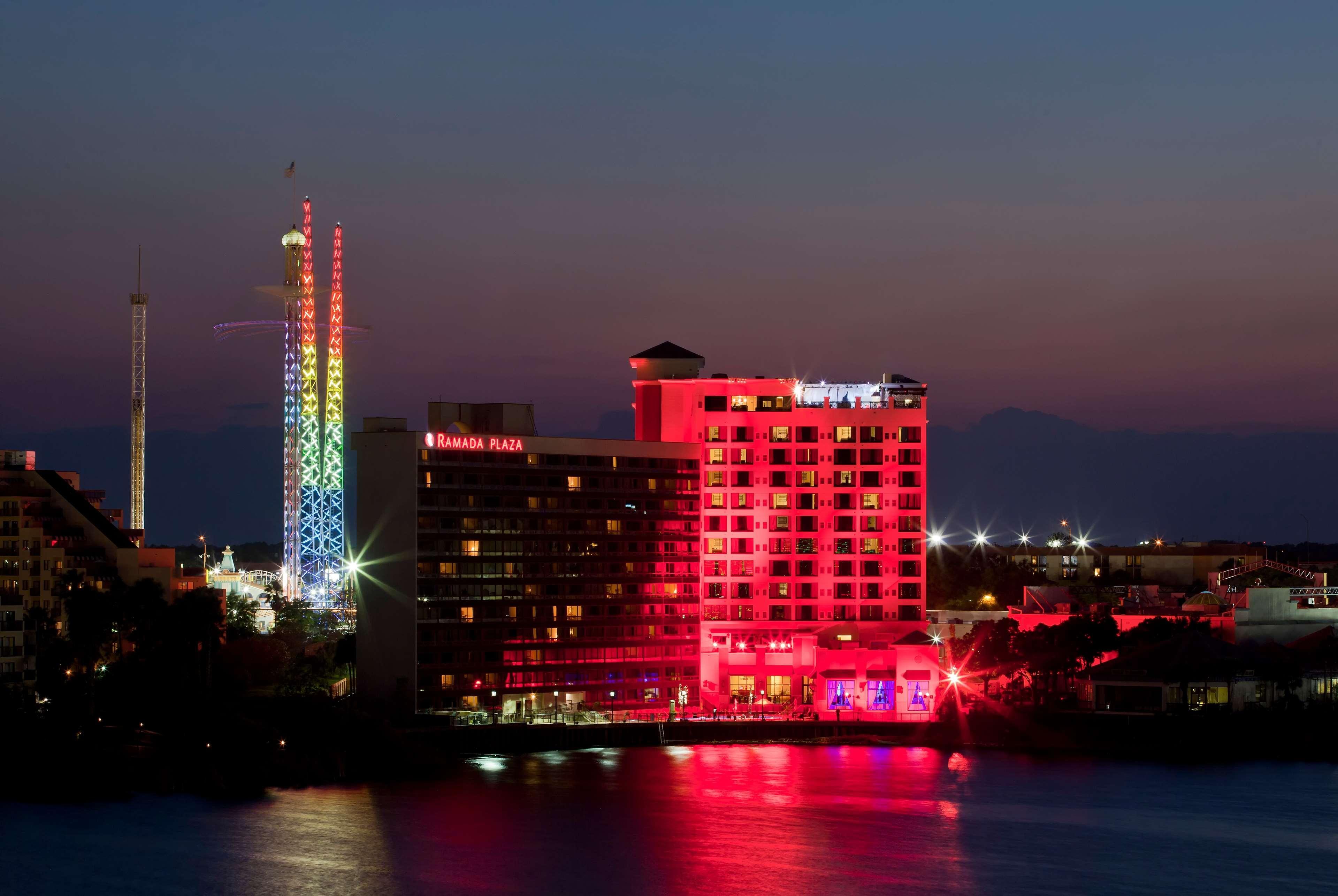 Ramada Plaza By Wyndham Orlando Resort & Suites Intl Drive Exterior photo