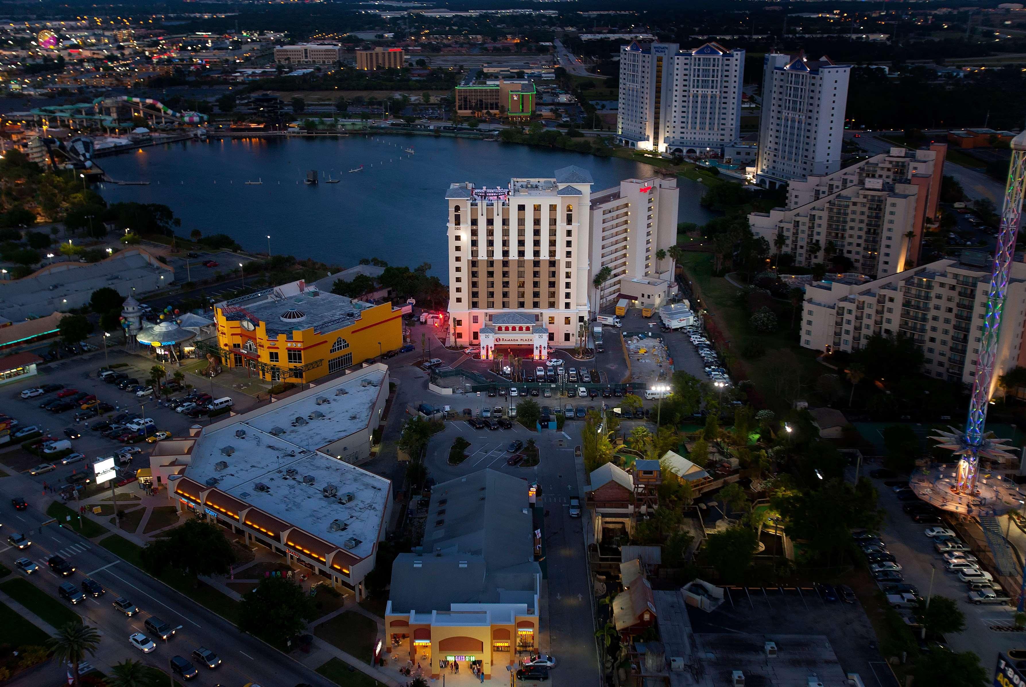 Ramada Plaza By Wyndham Orlando Resort & Suites Intl Drive Exterior photo