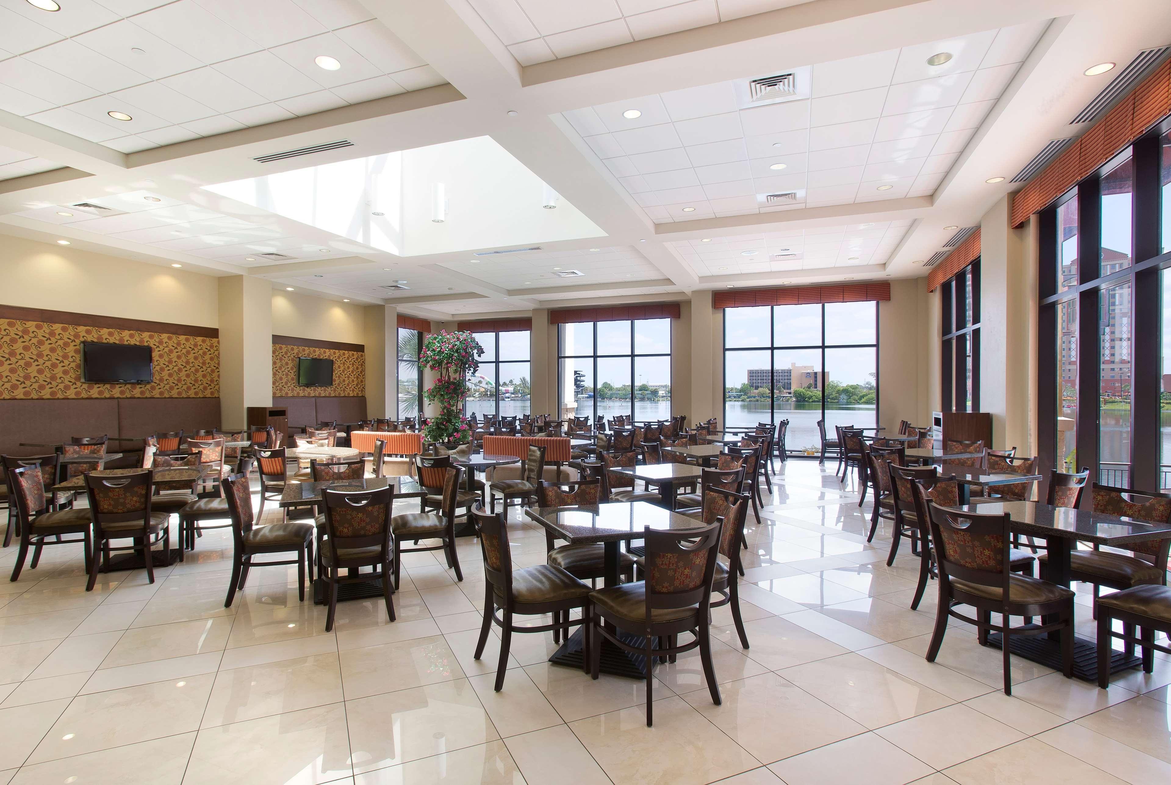 Ramada Plaza By Wyndham Orlando Resort & Suites Intl Drive Exterior photo