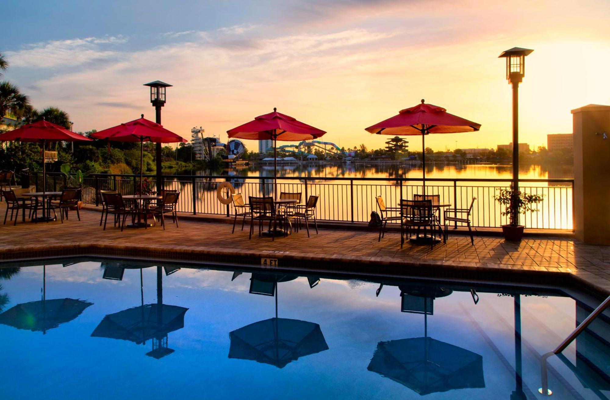 Ramada Plaza By Wyndham Orlando Resort & Suites Intl Drive Exterior photo