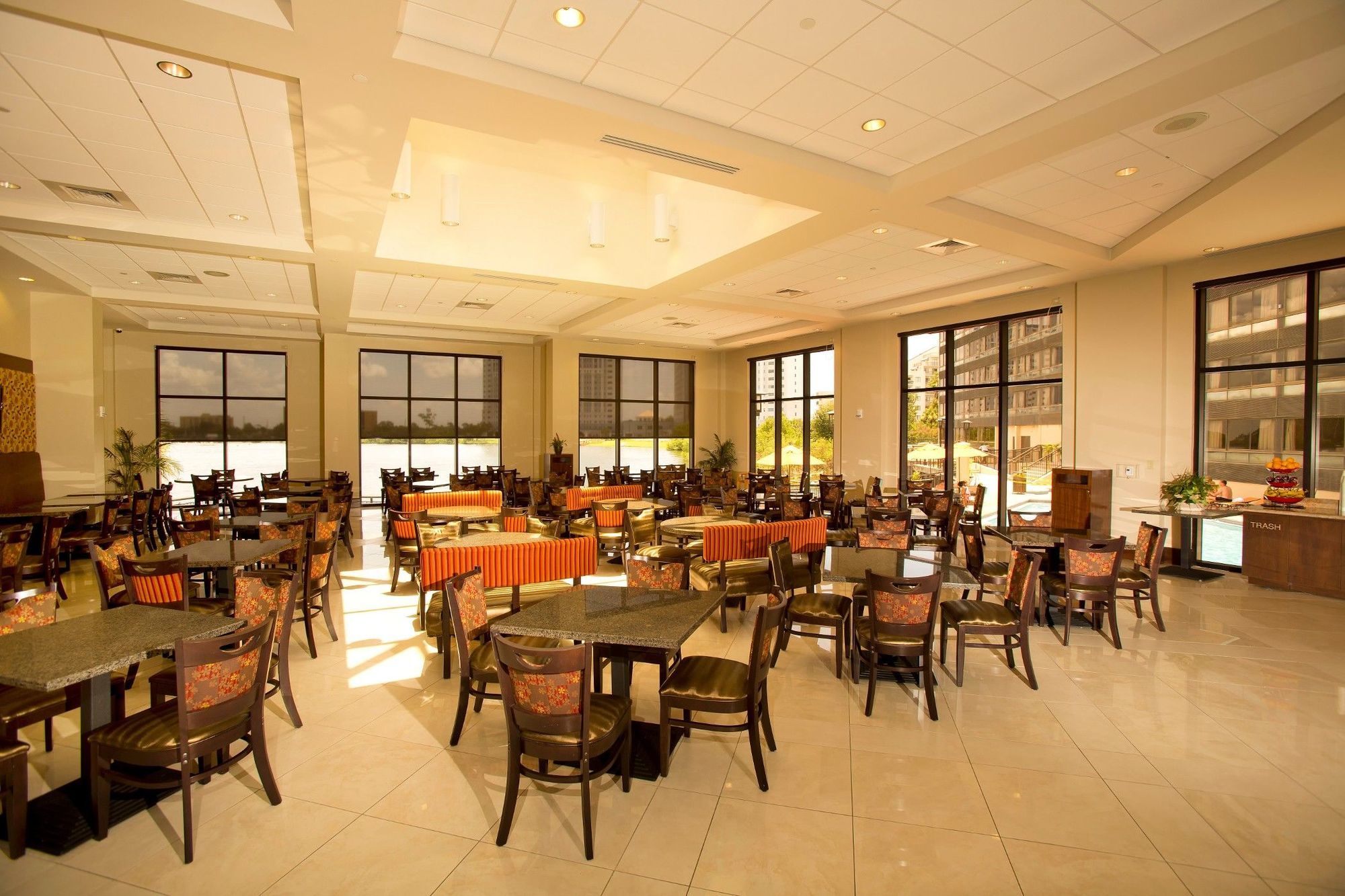 Ramada Plaza By Wyndham Orlando Resort & Suites Intl Drive Exterior photo