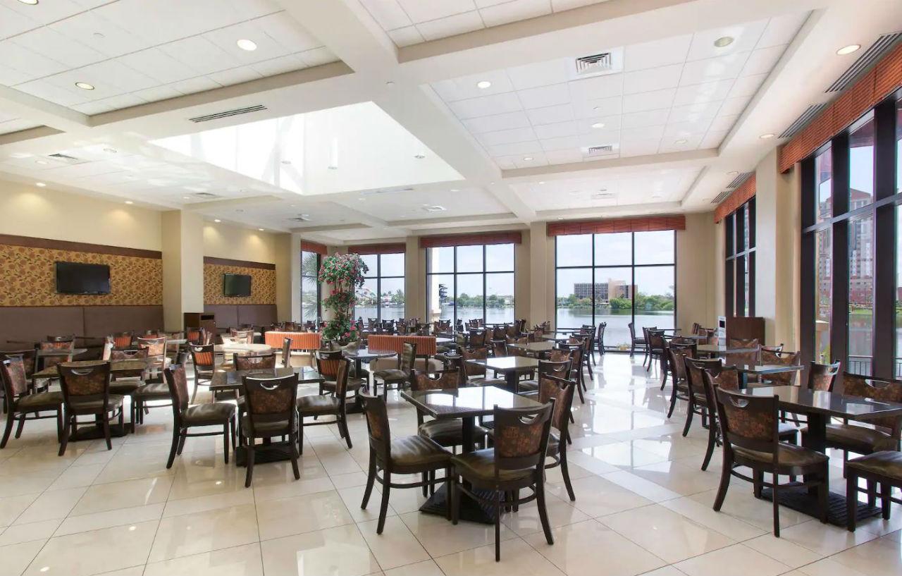 Ramada Plaza By Wyndham Orlando Resort & Suites Intl Drive Exterior photo